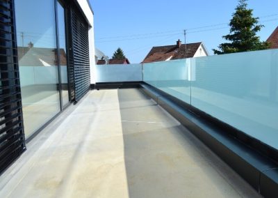 Balkonverglasung für Wind- und Sichtschutz